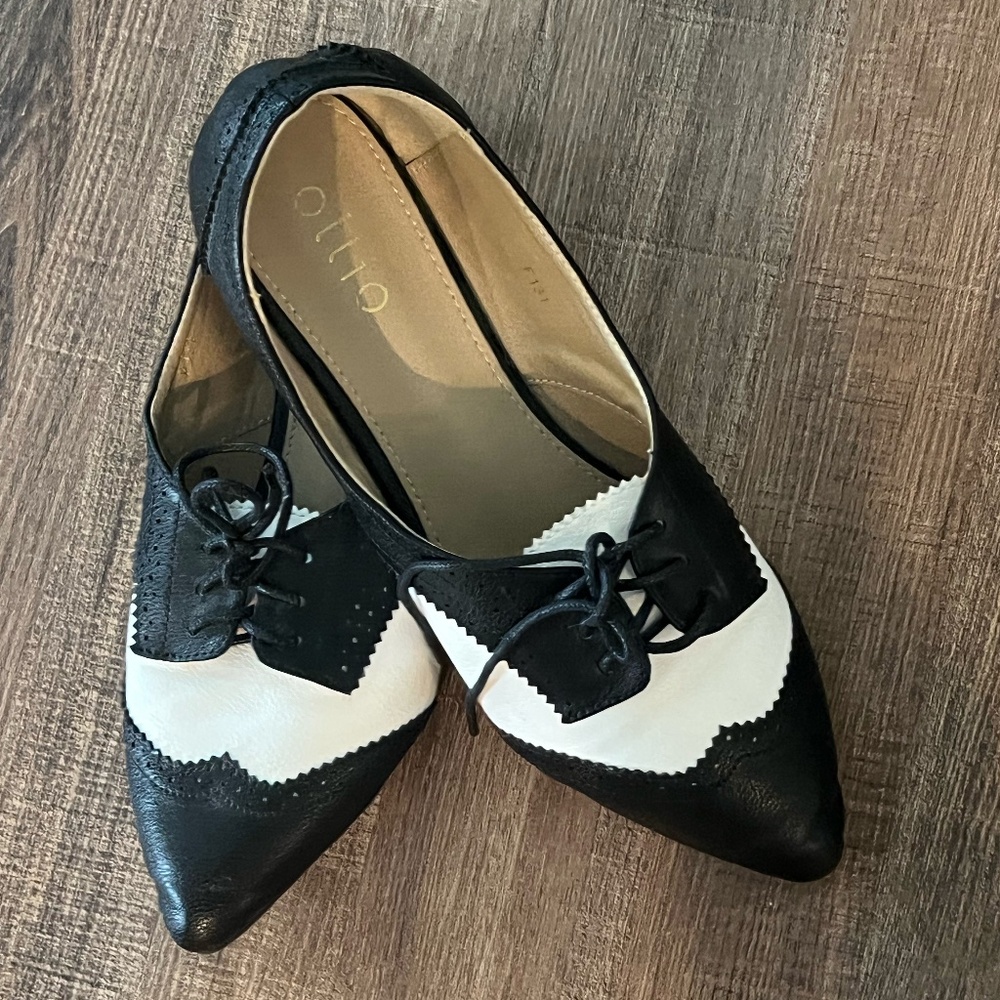Women's size 8 Oxford Shoes